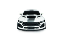 Indlæs billede til gallerivisning SHELBY MUSTANG SUPER SNAKE WHITE / SILVER STRIPES 2025 1:18