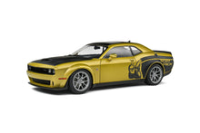 Indlæs billede til gallerivisning DODGE CHALLENGER R/T PACK WIDEBODY STREETFIGHTER 2020 GOLD 1:18