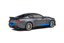 Indlæs billede til gallerivisning FORD SHELBY GT500 KR 2022 SILVER/BLUE STRIPES 1:18