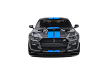 Indlæs billede til gallerivisning FORD SHELBY GT500 KR 2022 SILVER/BLUE STRIPES 1:18