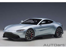 Indlæs billede til gallerivisning 2019 Aston Martin Vantage, skyfall silver 1:18