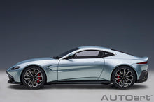 Indlæs billede til gallerivisning 2019 Aston Martin Vantage, skyfall silver 1:18