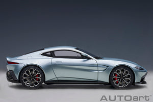 2019 Aston Martin Vantage, skyfall silver 1:18