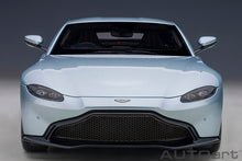 Indlæs billede til gallerivisning 2019 Aston Martin Vantage, skyfall silver 1:18