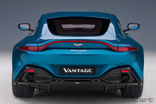 Indlæs billede til gallerivisning 2019 Aston Martin Vantage, ming blue 1:18