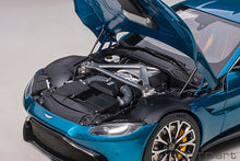 Indlæs billede til gallerivisning 2019 Aston Martin Vantage, ming blue 1:18