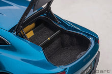 Indlæs billede til gallerivisning 2019 Aston Martin Vantage, ming blue 1:18