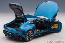 Indlæs billede til gallerivisning 2019 Aston Martin Vantage, ming blue 1:18