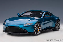 Indlæs billede til gallerivisning 2019 Aston Martin Vantage, ming blue 1:18