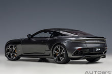 Indlæs billede til gallerivisning Aston Martin DBS Superleggera, magnetic silver  1:18