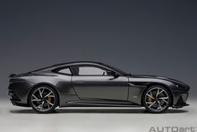 Indlæs billede til gallerivisning Aston Martin DBS Superleggera, magnetic silver  1:18