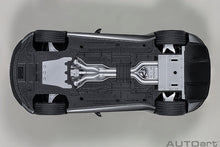 Indlæs billede til gallerivisning Aston Martin DBS Superleggera, magnetic silver  1:18