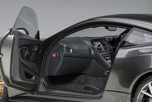 Indlæs billede til gallerivisning Aston Martin DBS Superleggera, magnetic silver  1:18