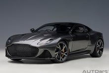 Indlæs billede til gallerivisning Aston Martin DBS Superleggera, magnetic silver  1:18