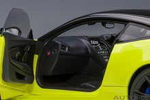 Indlæs billede til gallerivisning Aston Martin DBS Superleggera (Lime Essence), yellow  1:18