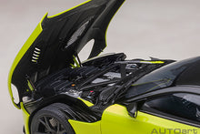 Indlæs billede til gallerivisning Aston Martin DBS Superleggera (Lime Essence), yellow  1:18