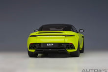 Indlæs billede til gallerivisning Aston Martin DBS Superleggera (Lime Essence), yellow  1:18