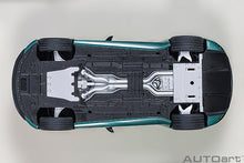 Indlæs billede til gallerivisning 1/18 Aston Martin DBS Superleggera, green 1:18