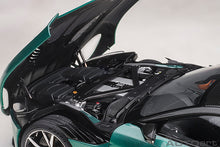 Indlæs billede til gallerivisning 1/18 Aston Martin DBS Superleggera, green 1:18