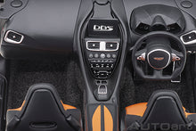 Indlæs billede til gallerivisning 1/18 Aston Martin DBS Superleggera, green 1:18