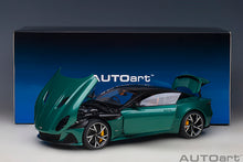 Indlæs billede til gallerivisning 1/18 Aston Martin DBS Superleggera, green 1:18