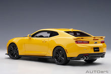 Indlæs billede til gallerivisning CHEVROLET CAMARO ZL1 COUPE 2017 BRIGHT YELLOW