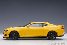 Indlæs billede til gallerivisning CHEVROLET CAMARO ZL1 COUPE 2017 BRIGHT YELLOW