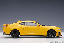 Indlæs billede til gallerivisning CHEVROLET CAMARO ZL1 COUPE 2017 BRIGHT YELLOW