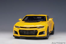 Indlæs billede til gallerivisning CHEVROLET CAMARO ZL1 COUPE 2017 BRIGHT YELLOW