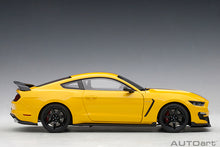 Indlæs billede til gallerivisning 1/18 Ford Mustang Shelby GT350R, yellow/black stripes 1:18