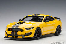 Indlæs billede til gallerivisning 1/18 Ford Mustang Shelby GT350R, yellow/black stripes 1:18