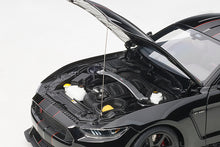 Indlæs billede til gallerivisning 1/18 Ford Mustang Shelby GT350R, black/matt black stripes 1:18