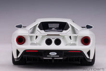 Indlæs billede til gallerivisning 2017 Ford GT, frozen white 1:18