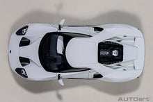 Indlæs billede til gallerivisning 2017 Ford GT, frozen white 1:18