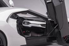 Indlæs billede til gallerivisning 2017 Ford GT, frozen white 1:18