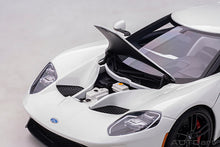 Indlæs billede til gallerivisning 2017 Ford GT, frozen white 1:18