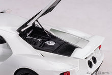 Indlæs billede til gallerivisning 2017 Ford GT, frozen white 1:18
