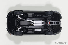 Indlæs billede til gallerivisning JAGUAR E-TYPE 3.8 SPIDER I-SERIES 1961 BLACK 