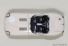 Indlæs billede til gallerivisning 1/18 Jaguar E-Type Lightweight, white 1:18