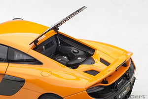 McLaren 675LT, orange 1:18