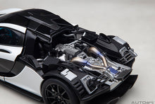 Indlæs billede til gallerivisning McLAREN P1 2013 ALASKAN DIAMOND WHITE