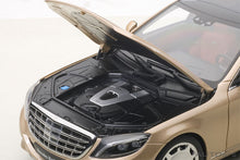 Indlæs billede til gallerivisning 2015 Mercedes Maybach S-class, light gold 1:18