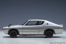 Indlæs billede til gallerivisning 1/18 Nissan Skyline GT-R (KPGC110), silver 1:18