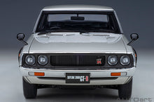 Indlæs billede til gallerivisning 1/18 Nissan Skyline GT-R (KPGC110), silver 1:18