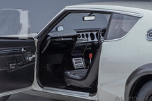 Indlæs billede til gallerivisning 1/18 Nissan Skyline GT-R (KPGC110), silver 1:18