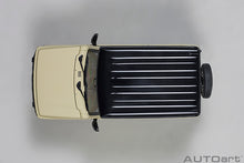 Indlæs billede til gallerivisning 1/18 Suzuki Jimny, chiffon ivory with black roof 1:18