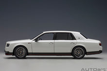 Indlæs billede til gallerivisning Toyota Century GRMN, white 1:18