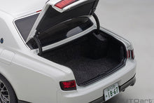 Indlæs billede til gallerivisning Toyota Century GRMN, white 1:18