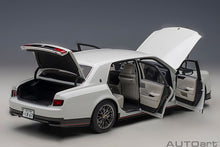 Indlæs billede til gallerivisning Toyota Century GRMN, white 1:18