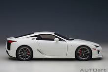 Indlæs billede til gallerivisning 1/18 Lexus LFA, white 1:18